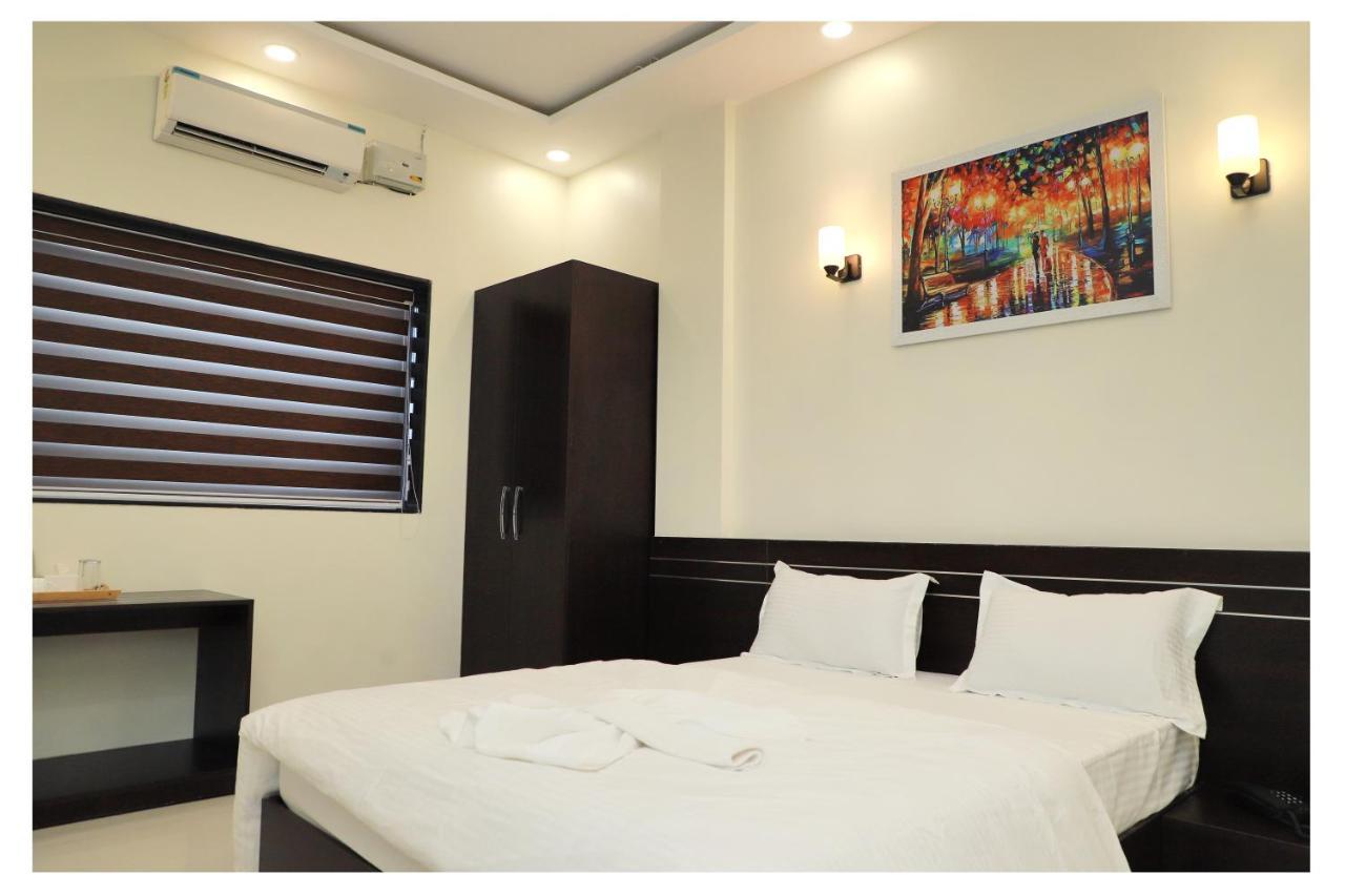 Hotel Opal Plaza Executive Waluj Buzurg Exterior foto